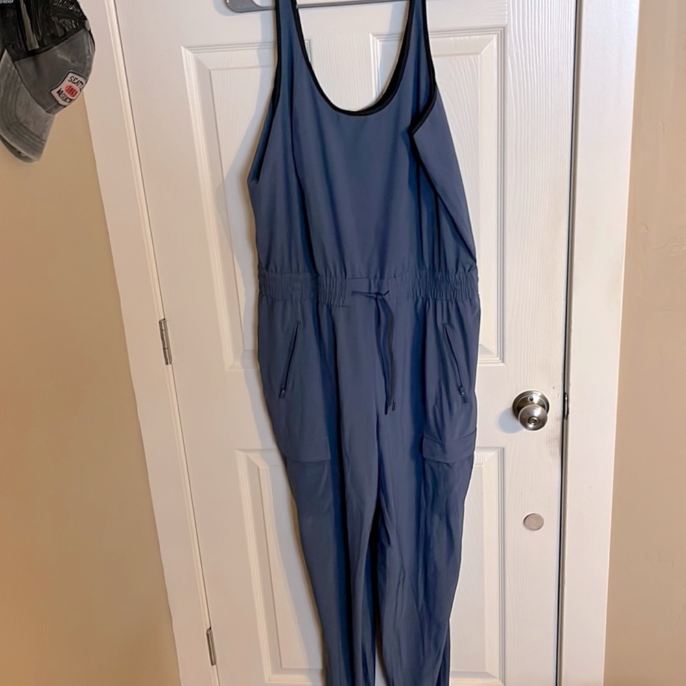 Athleta jumper, sleeveless one piece, casual wear. Size Large. Blue